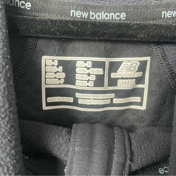 New Balance Pullover Womens Small Black NB Heat Hooded Half Zip Reflective Trim - Picture 2 of 6